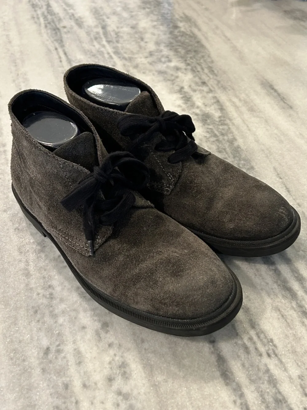 Frye & Co Men's Bowery Chukka Boots sz 10.5 Grey Suede